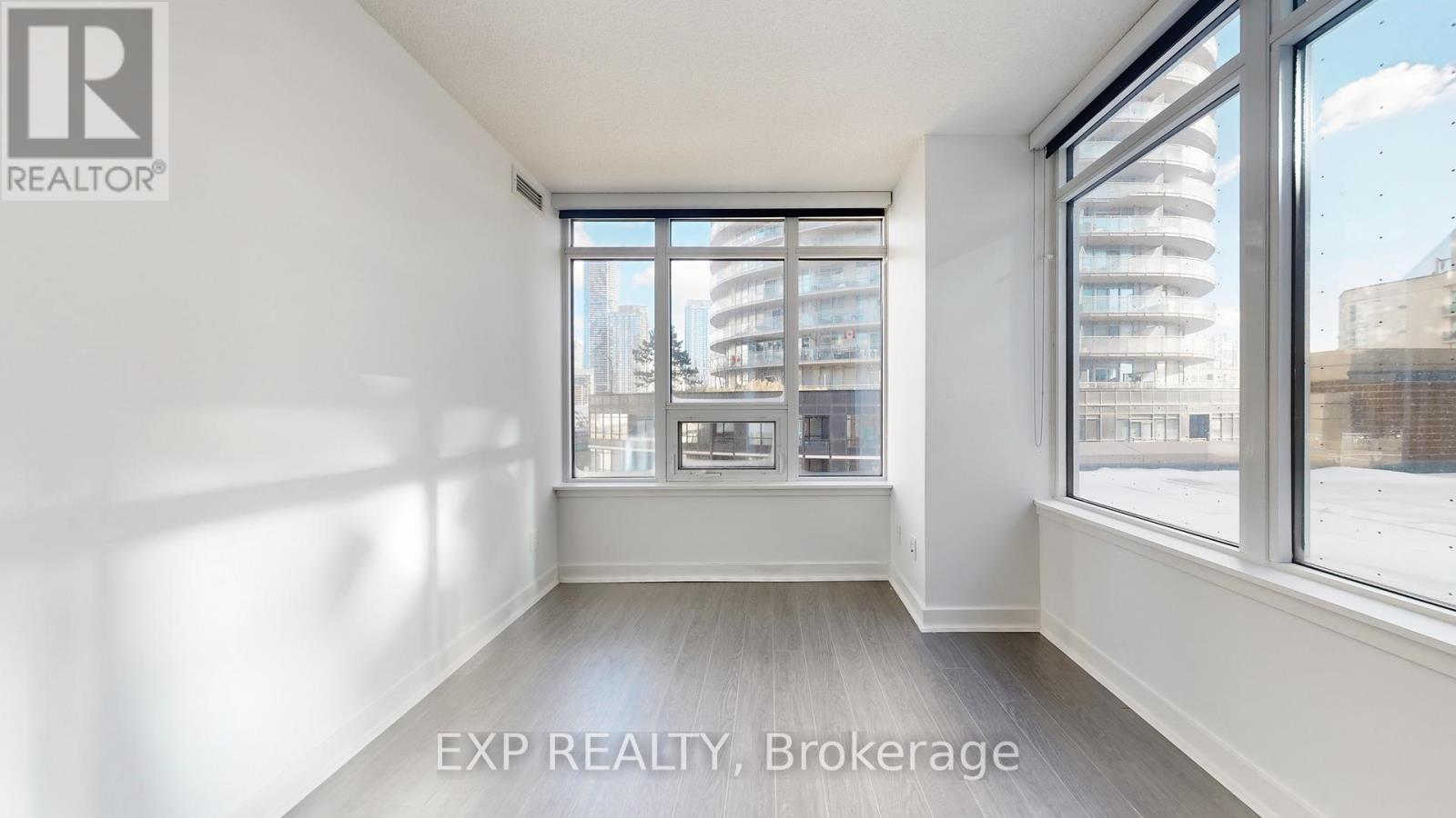 615 - 17 Bathurst Street, Toronto, ON - Indoor