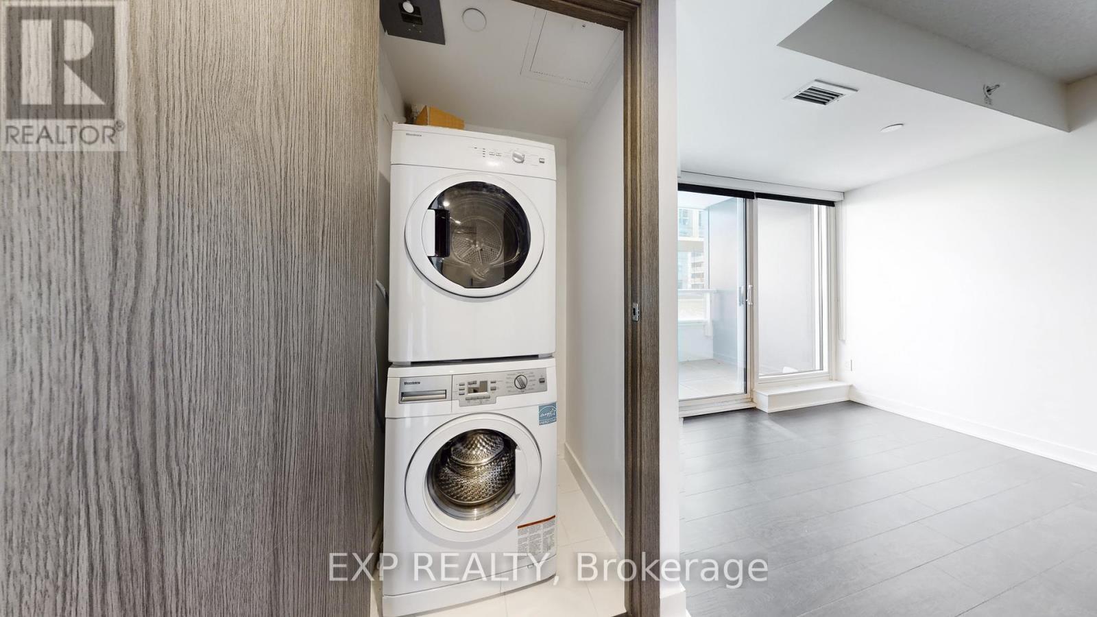 615 - 17 Bathurst Street, Toronto, ON - Indoor Photo Showing Laundry Room
