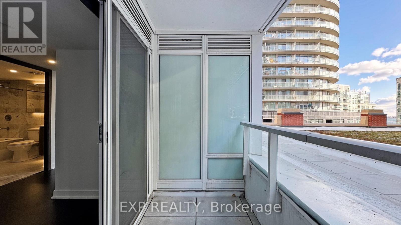 615 - 17 Bathurst Street, Toronto, ON - Outdoor