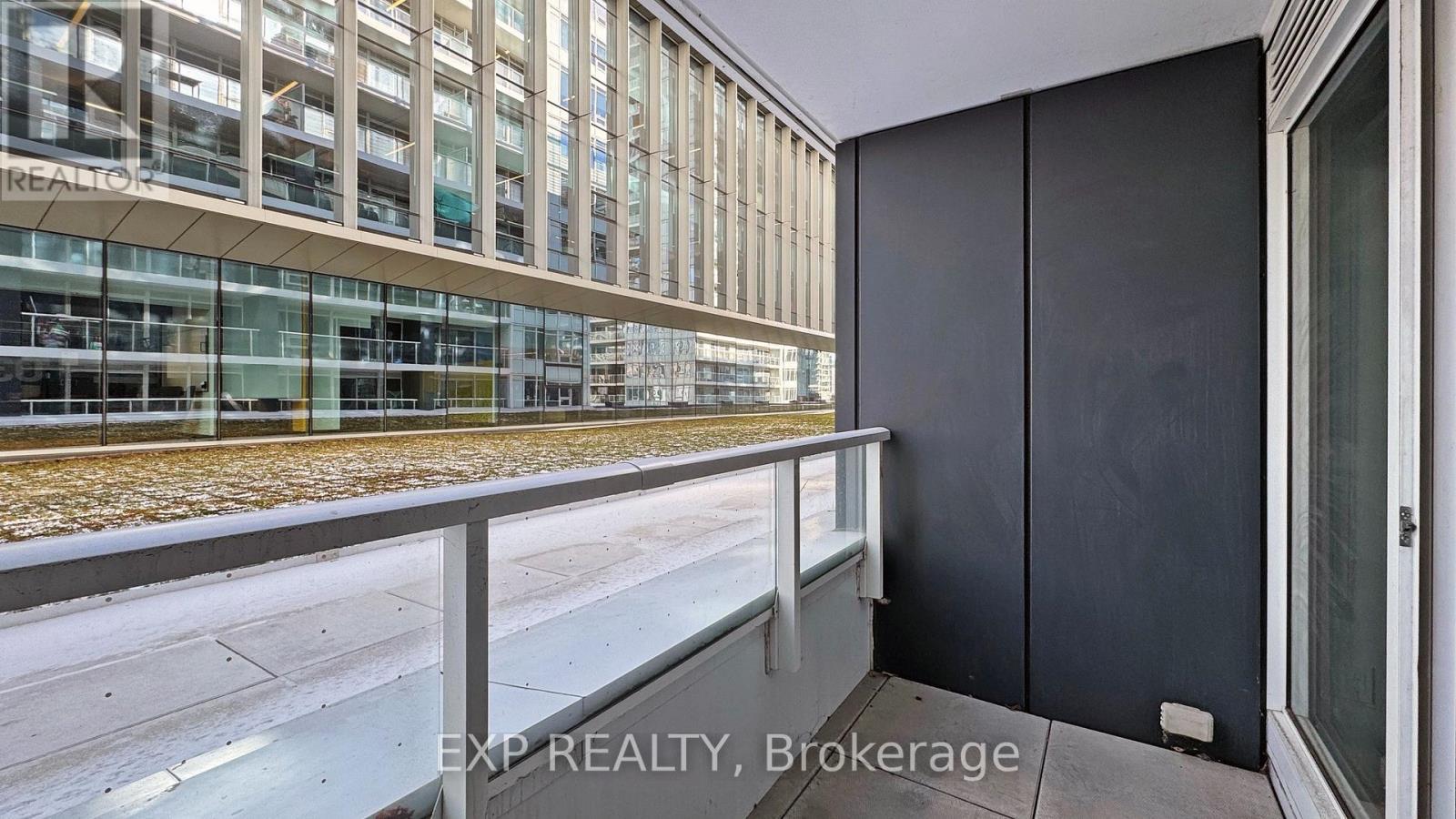 615 - 17 Bathurst Street, Toronto, ON - Outdoor