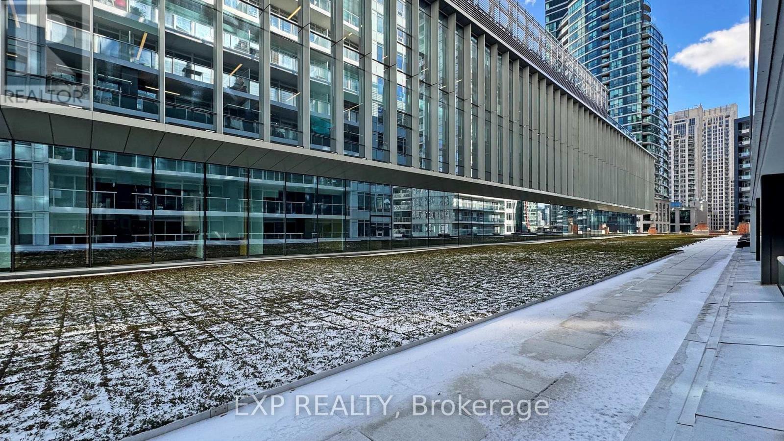 615 - 17 Bathurst Street, Toronto, ON - Outdoor