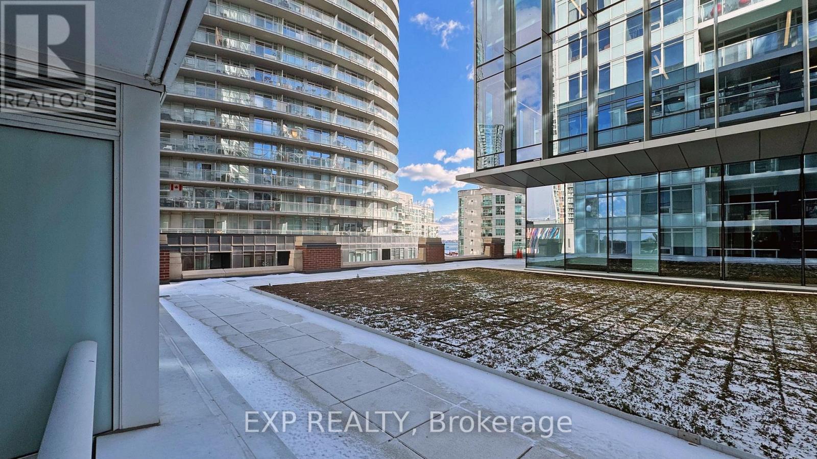 615 - 17 Bathurst Street, Toronto, ON - Outdoor