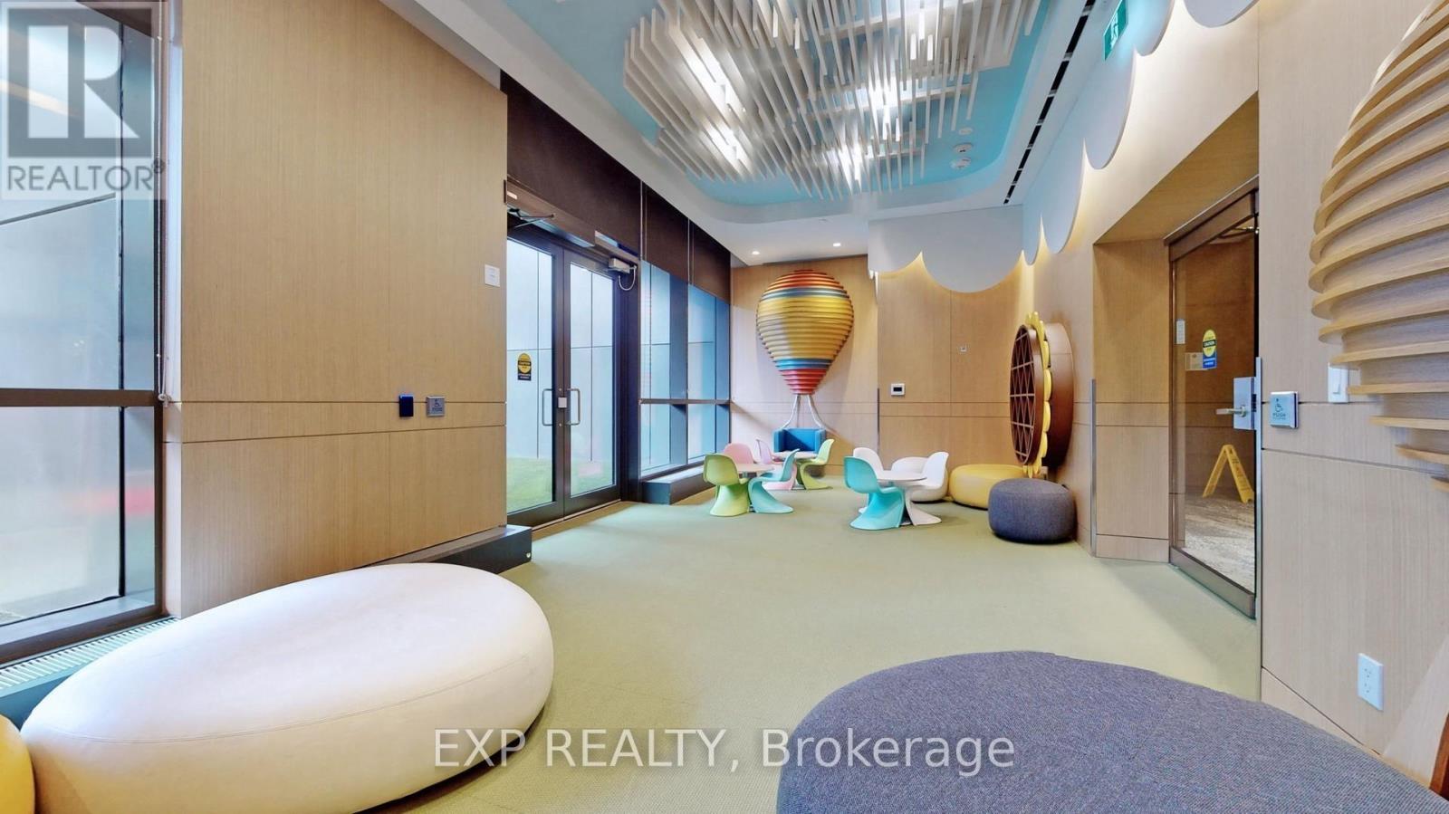 615 - 17 Bathurst Street, Toronto, ON - Indoor