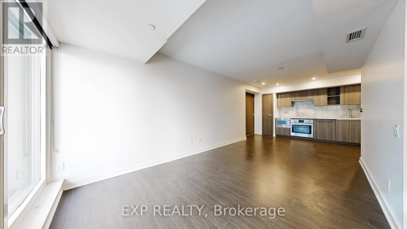 615 - 17 Bathurst Street, Toronto, ON - Indoor