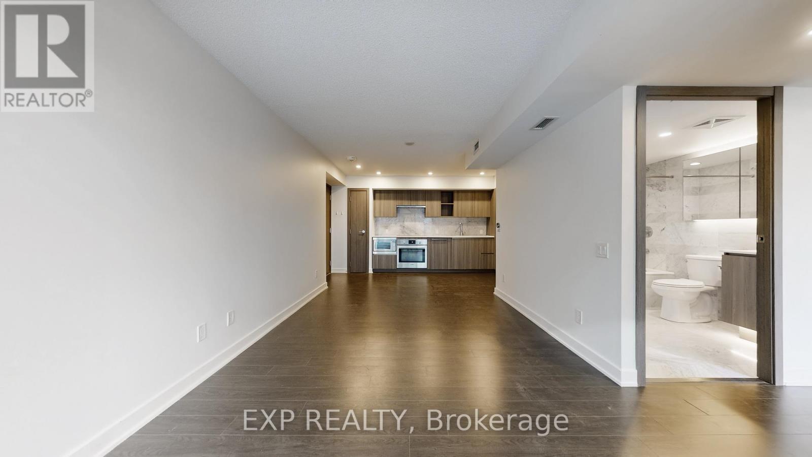 615 - 17 Bathurst Street, Toronto, ON - Indoor