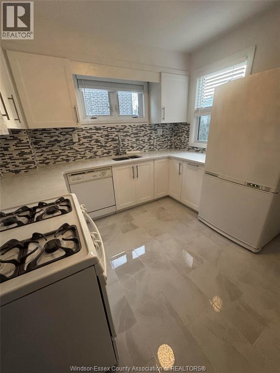 1479 Parent Unit# Main Floor, Windsor, ON - Indoor Photo Showing Kitchen
