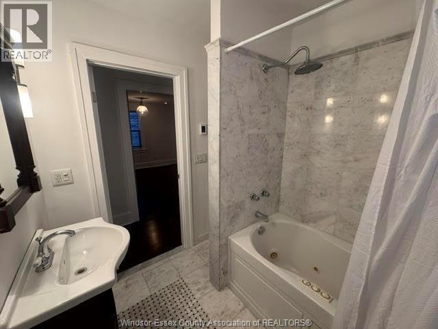 1479 Parent Unit# Upper, Windsor, ON - Indoor Photo Showing Bathroom
