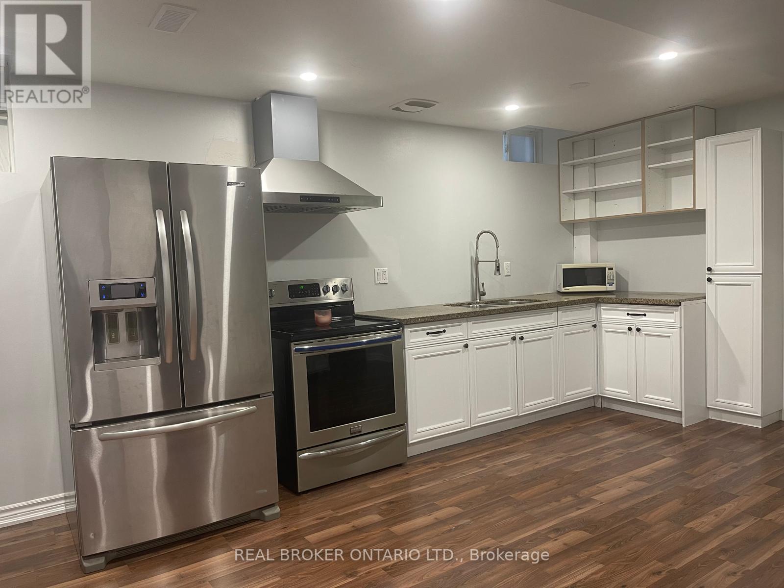 Basement Apartment - 15 Birchpark Drive, Whitby, ON - Indoor Photo Showing Kitchen With Upgraded Kitchen