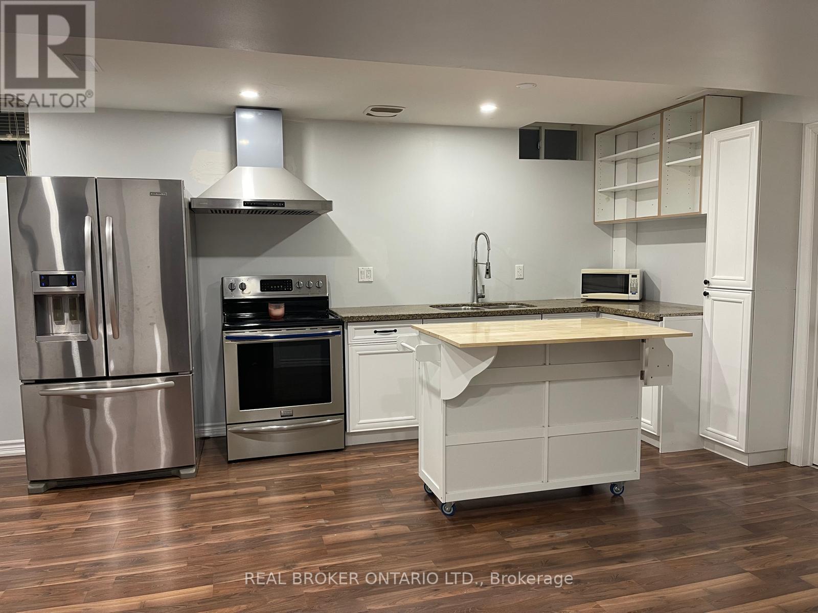 Basement Apartment - 15 Birchpark Drive, Whitby, ON - Indoor Photo Showing Kitchen With Upgraded Kitchen