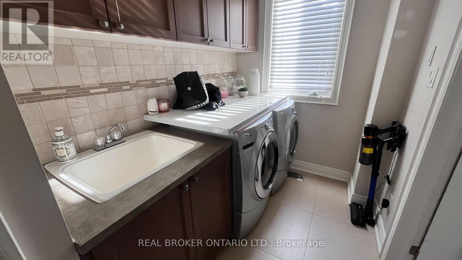 Basement Apartment - 15 Birchpark Drive, Whitby, ON - Indoor Photo Showing Laundry Room