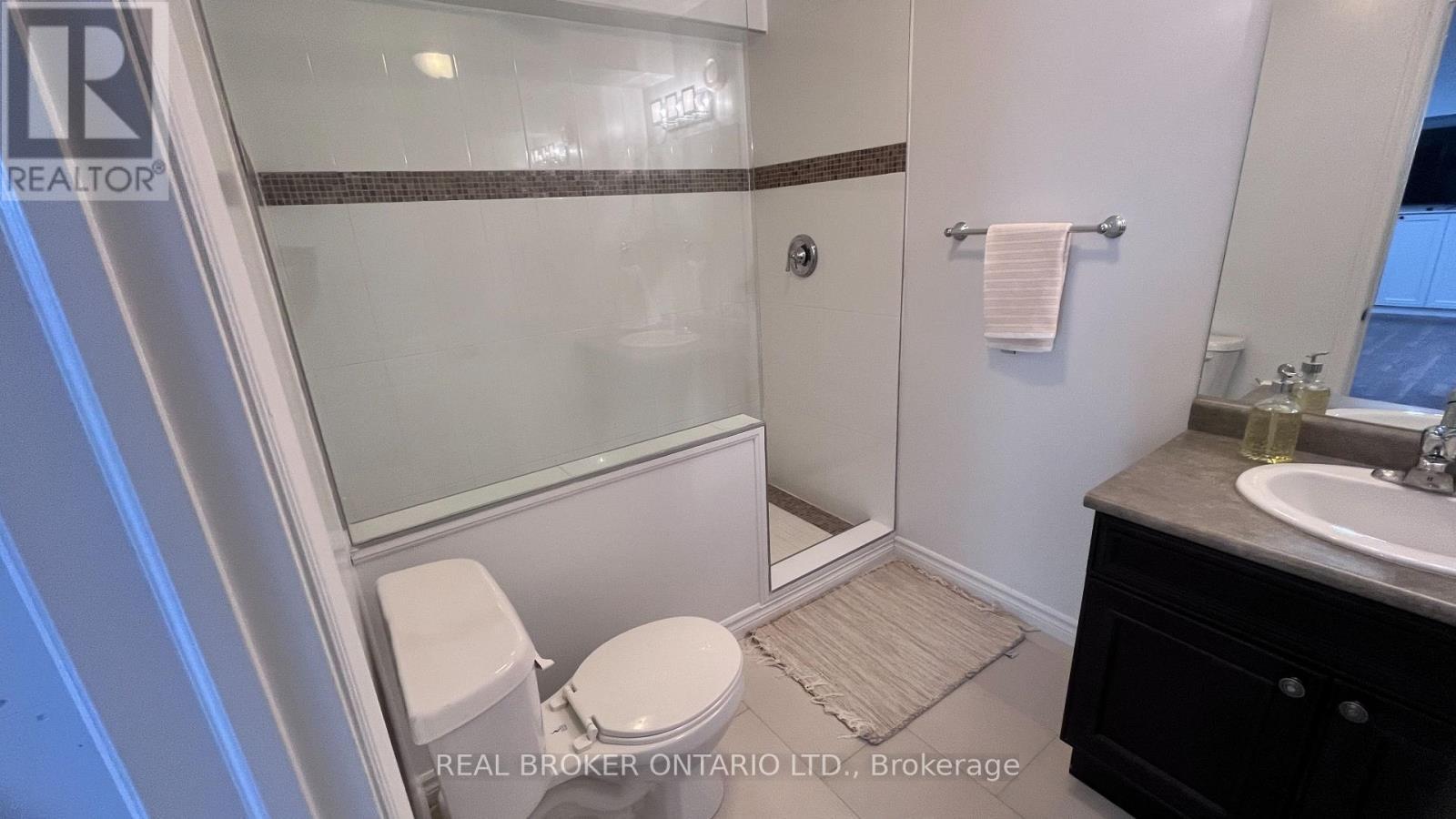 Basement Apartment - 15 Birchpark Drive, Whitby, ON - Indoor Photo Showing Bathroom