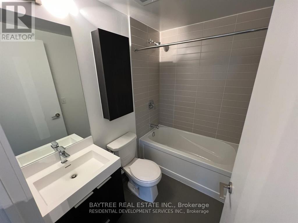 903 - 3100 Keele Street, Toronto, ON - Indoor Photo Showing Bathroom