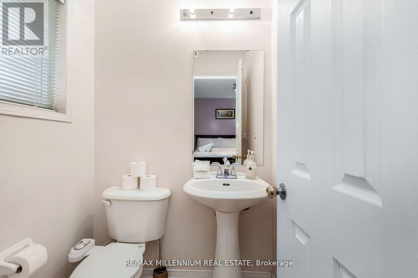 5525 Heatherleigh Avenue, Mississauga, ON - Indoor Photo Showing Bathroom