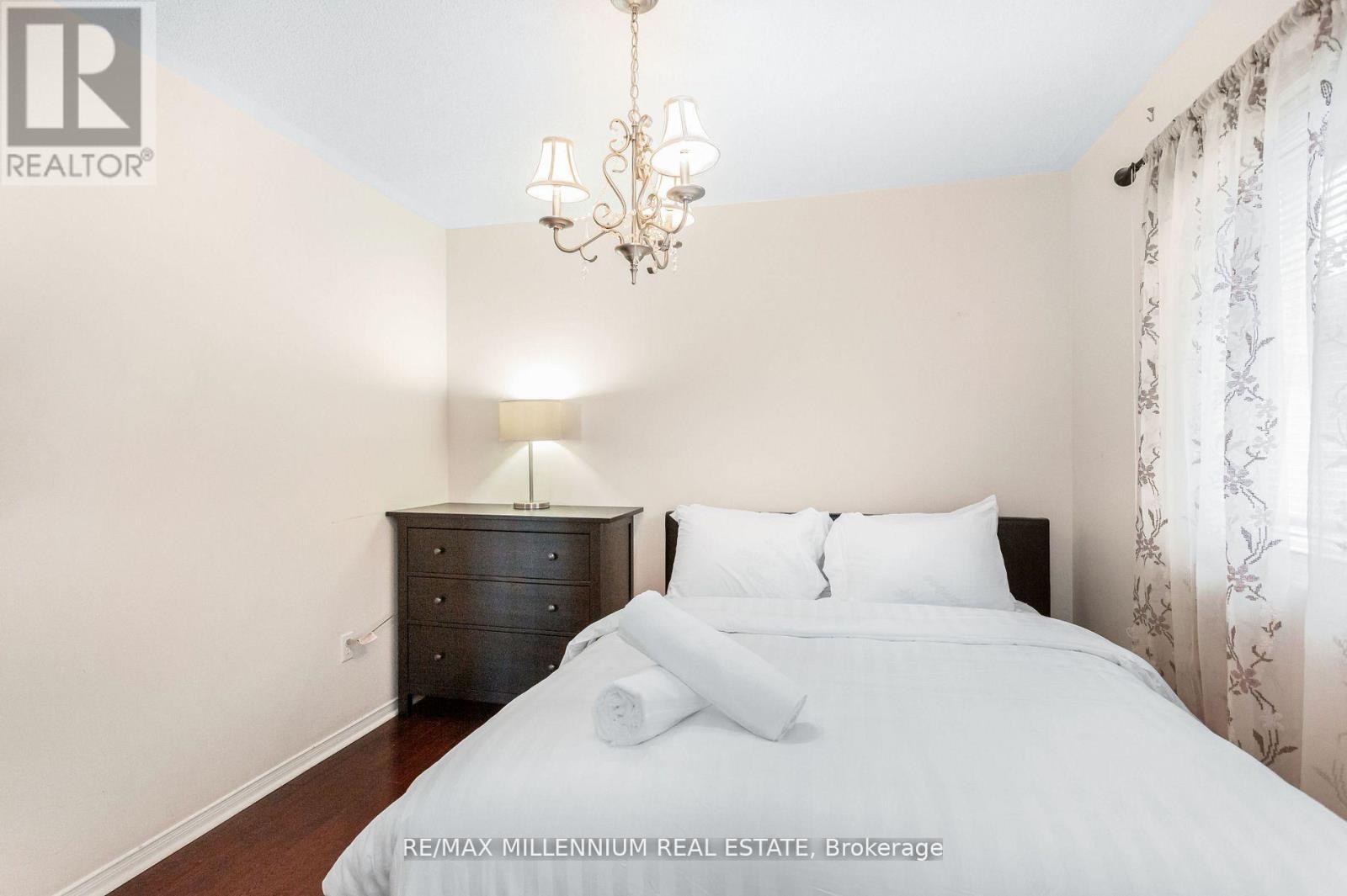 5525 Heatherleigh Avenue, Mississauga, ON - Indoor Photo Showing Bedroom