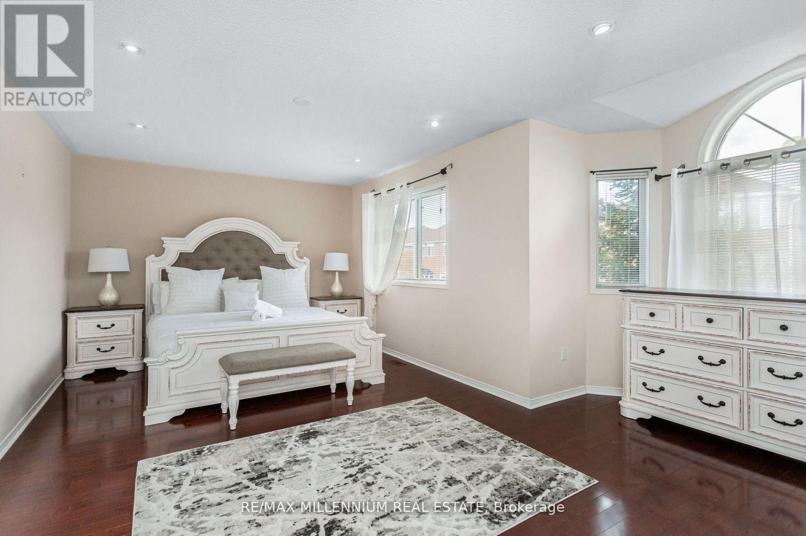 5525 Heatherleigh Avenue, Mississauga, ON - Indoor Photo Showing Bedroom
