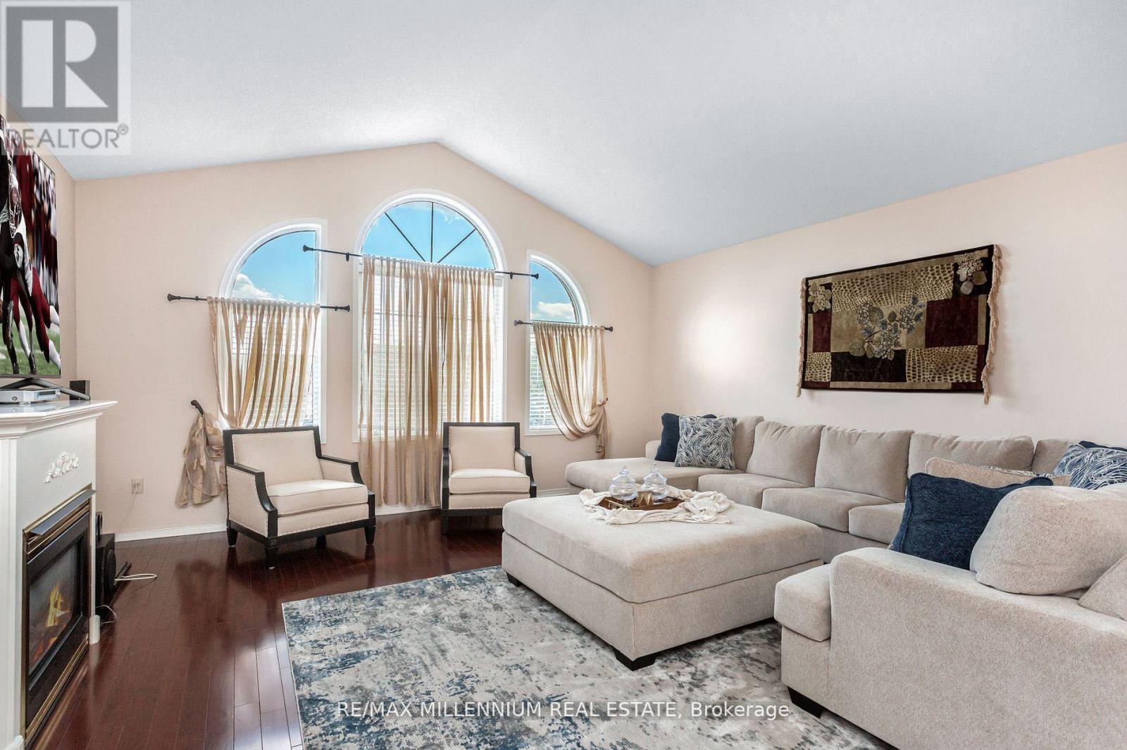 5525 Heatherleigh Avenue, Mississauga, ON - Indoor Photo Showing Living Room With Fireplace