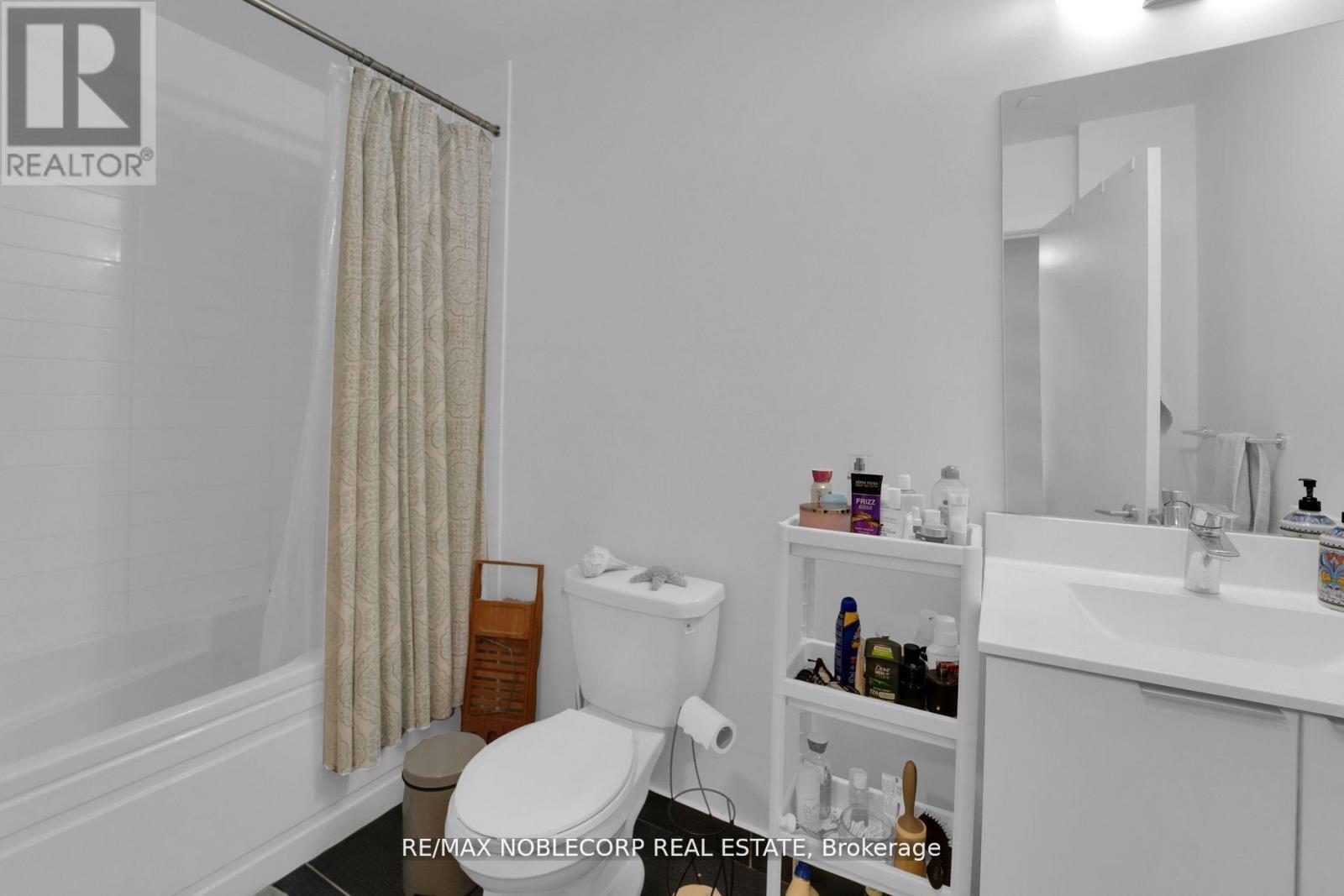 4202 - 20 Shore Breeze Drive, Toronto, ON - Indoor Photo Showing Bathroom