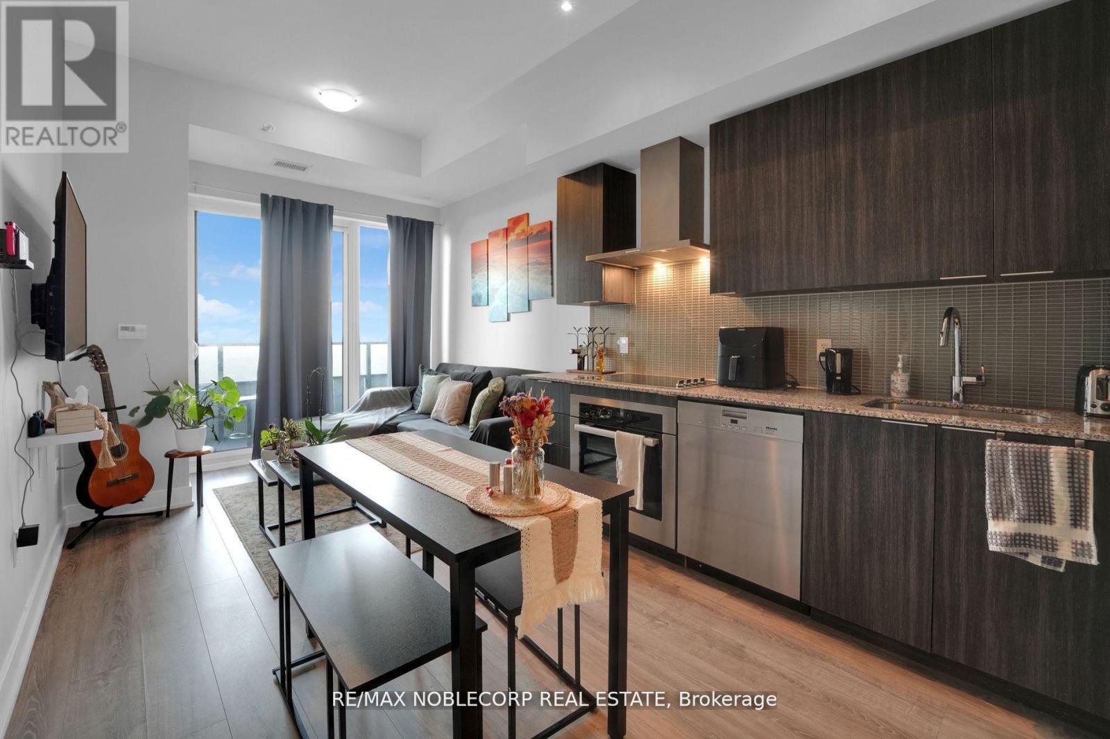 4202 - 20 Shore Breeze Drive, Toronto, ON - Indoor Photo Showing Kitchen