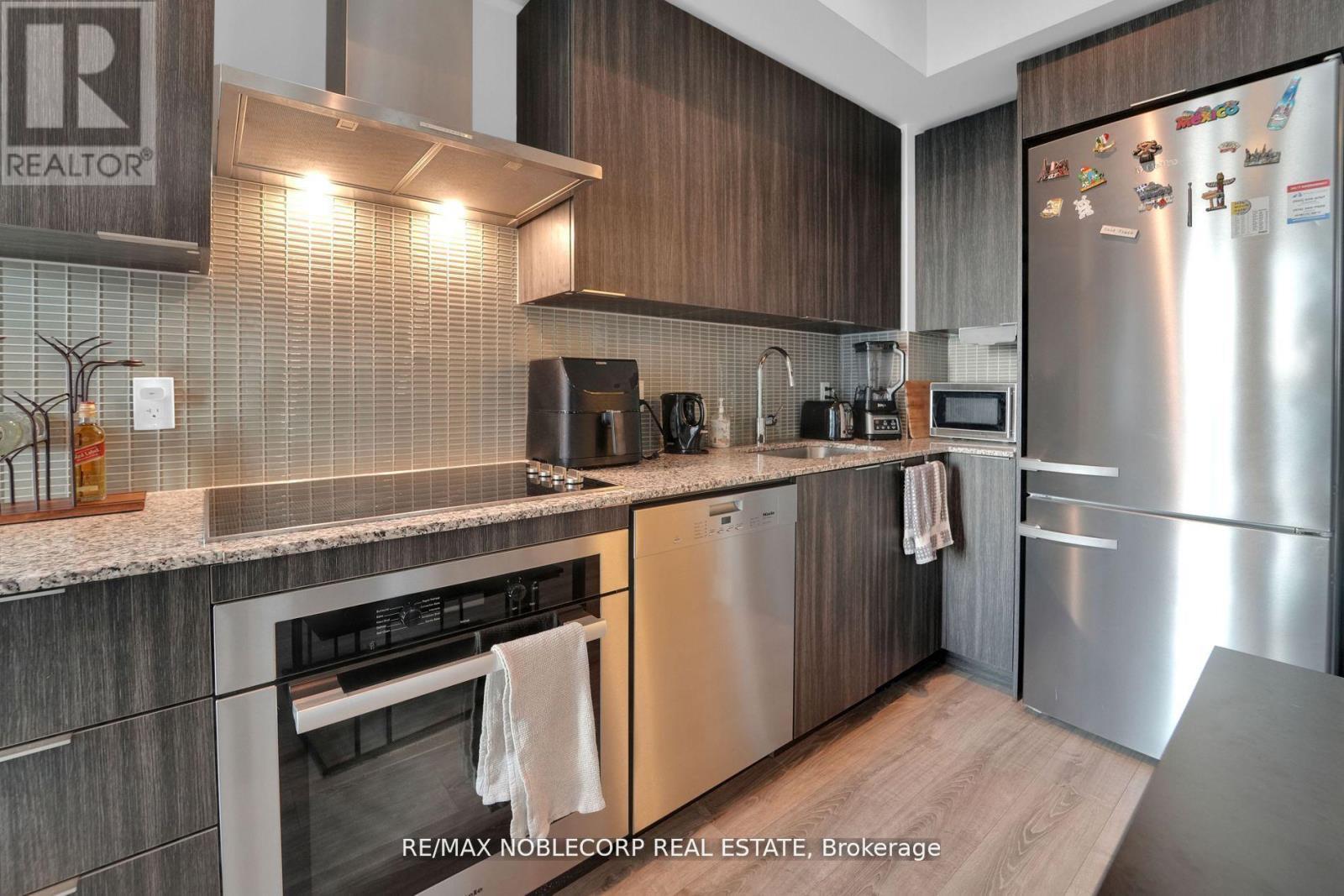4202 - 20 Shore Breeze Drive, Toronto, ON - Indoor Photo Showing Kitchen
