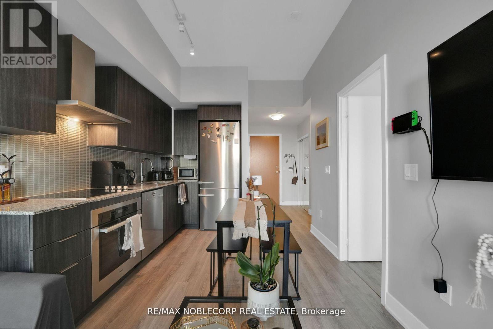 4202 - 20 Shore Breeze Drive, Toronto, ON - Indoor Photo Showing Kitchen