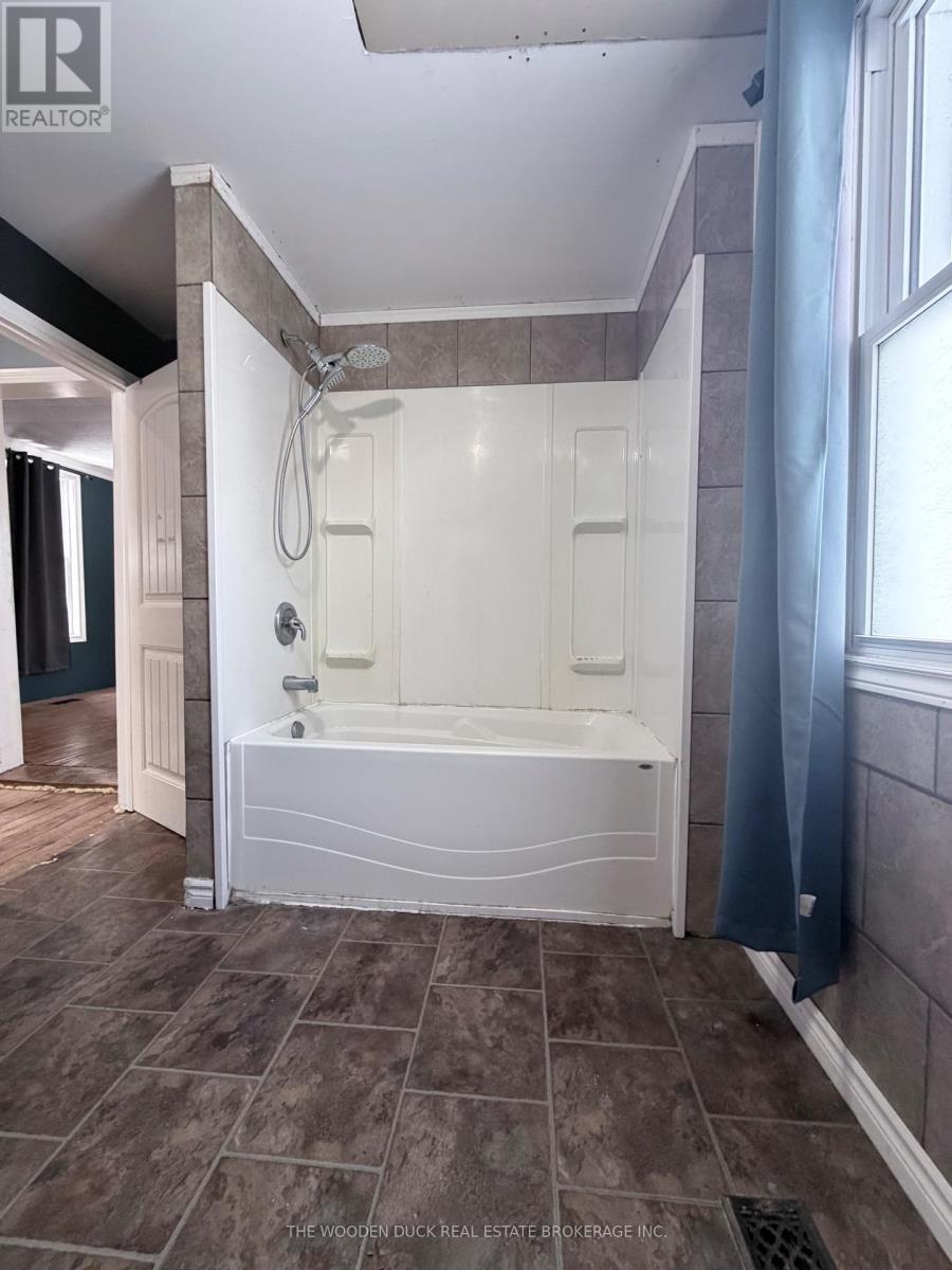 231 County Rd 28 Road, Otonabee-South Monaghan, ON - Indoor Photo Showing Bathroom