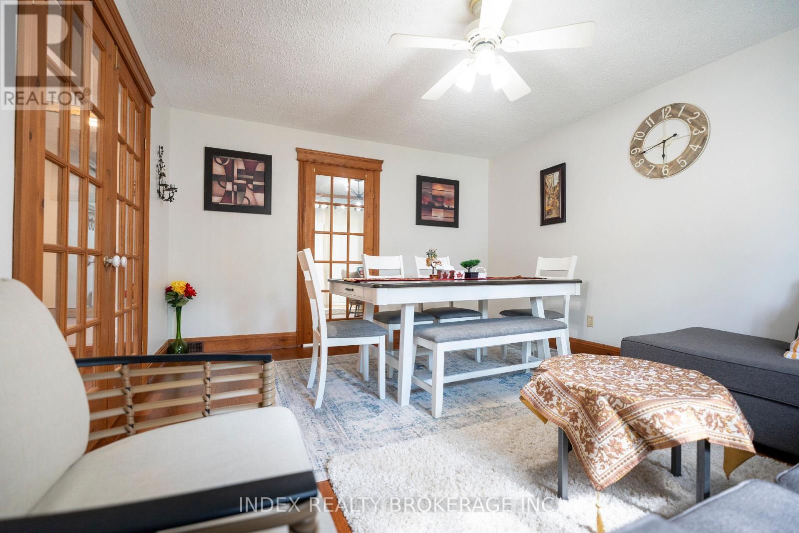 1073 Kent Avenue E, Oakville, ON - Indoor Photo Showing Dining Room
