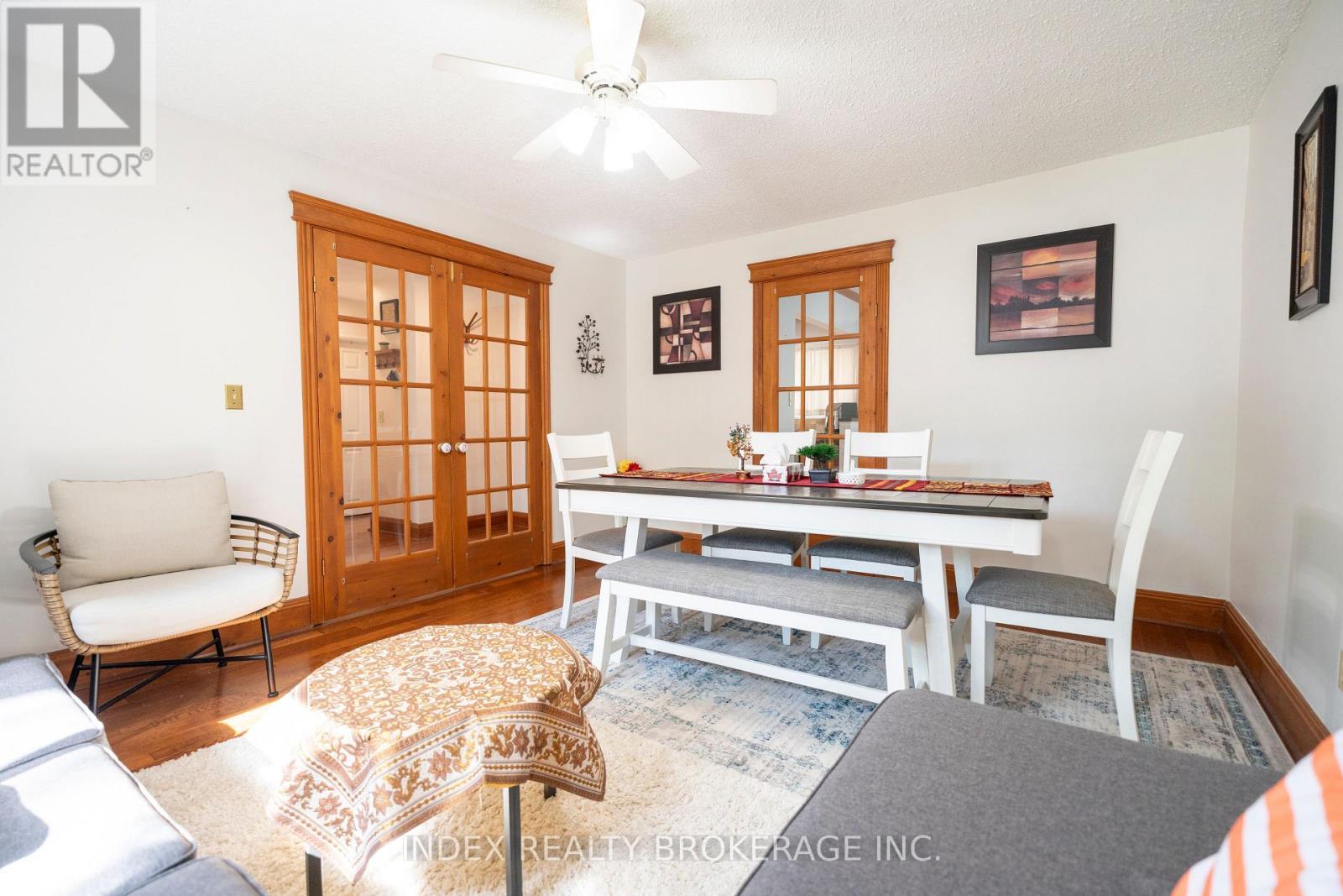 1073 Kent Avenue E, Oakville, ON - Indoor Photo Showing Dining Room
