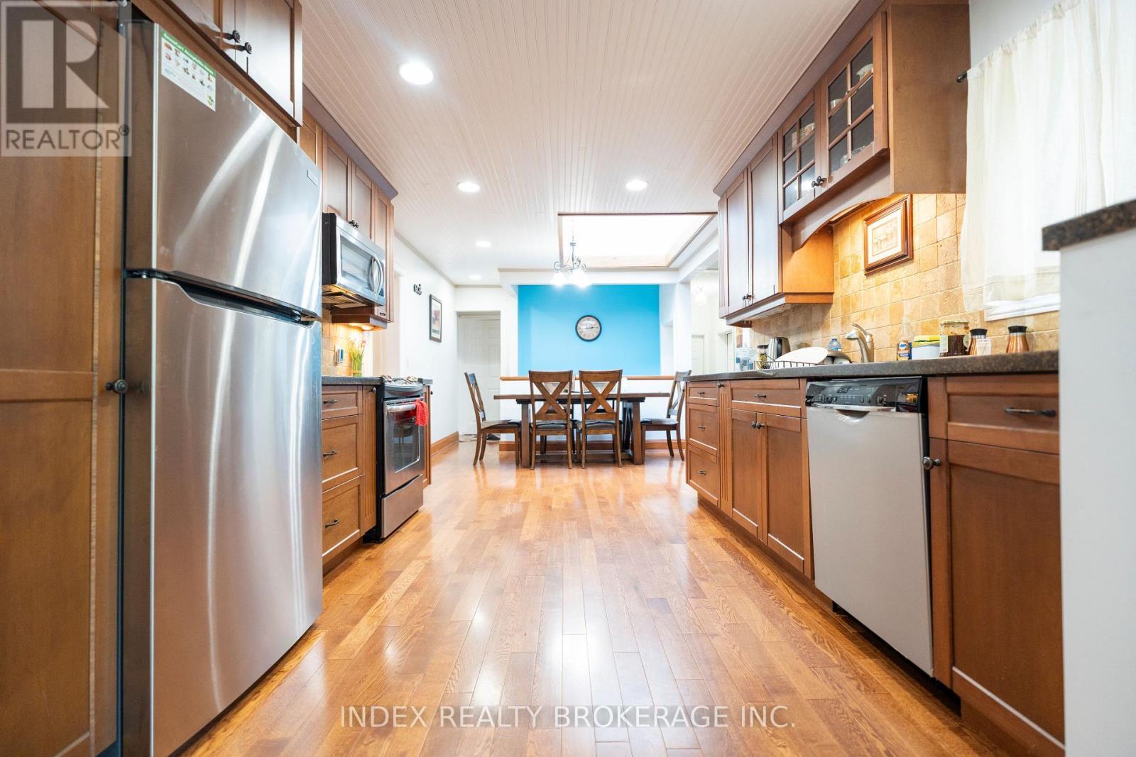 1073 Kent Avenue E, Oakville, ON - Indoor Photo Showing Kitchen