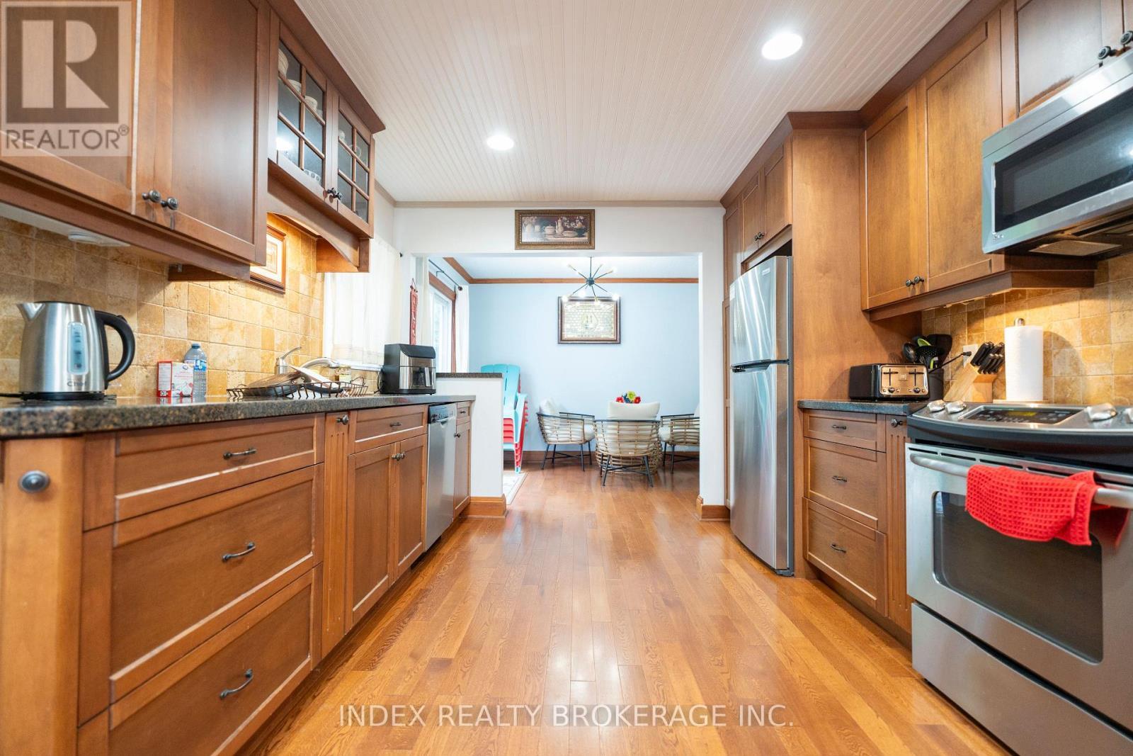 1073 Kent Avenue E, Oakville, ON - Indoor Photo Showing Kitchen