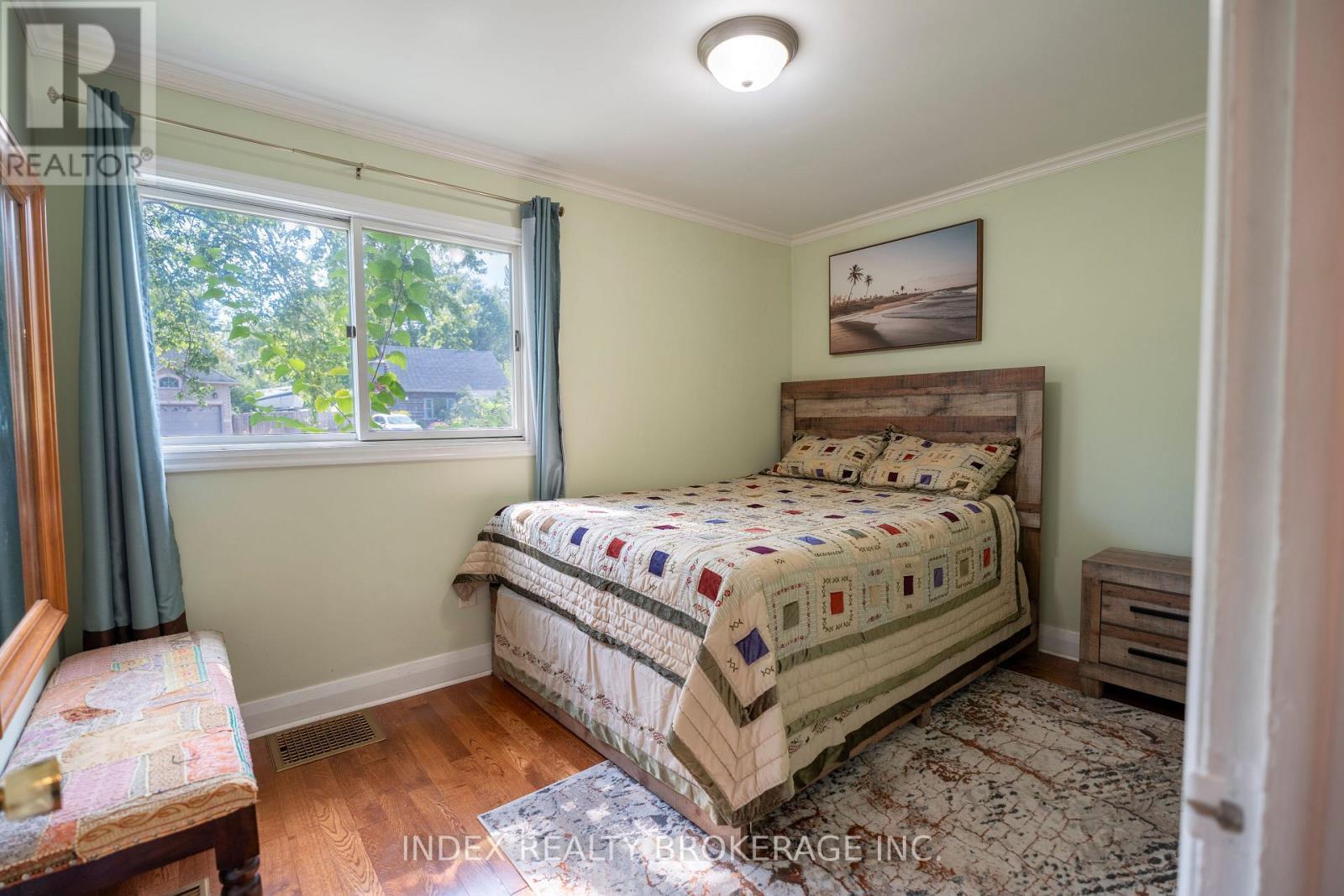 1073 Kent Avenue E, Oakville, ON - Indoor Photo Showing Bedroom
