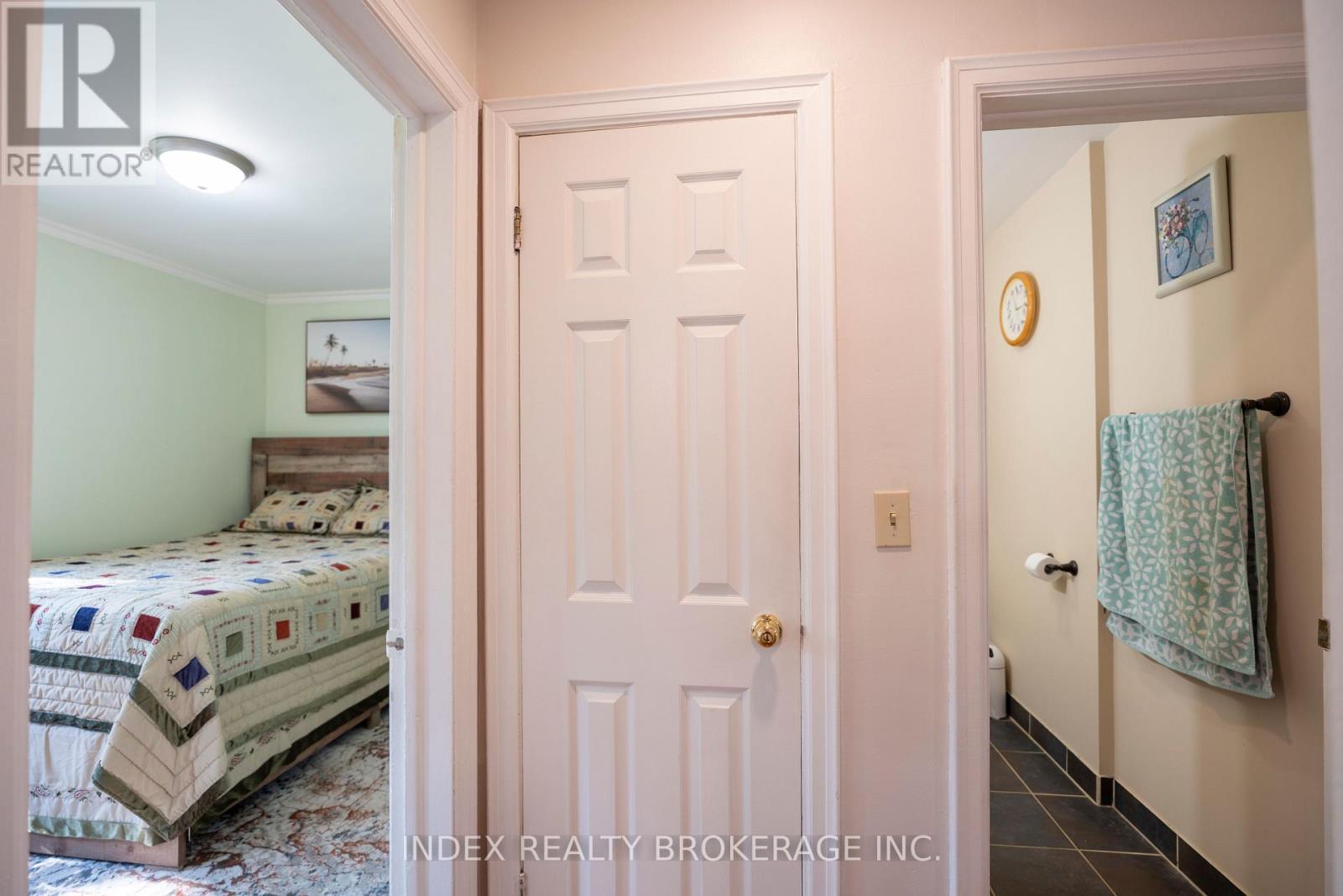 1073 Kent Avenue E, Oakville, ON - Indoor Photo Showing Bedroom