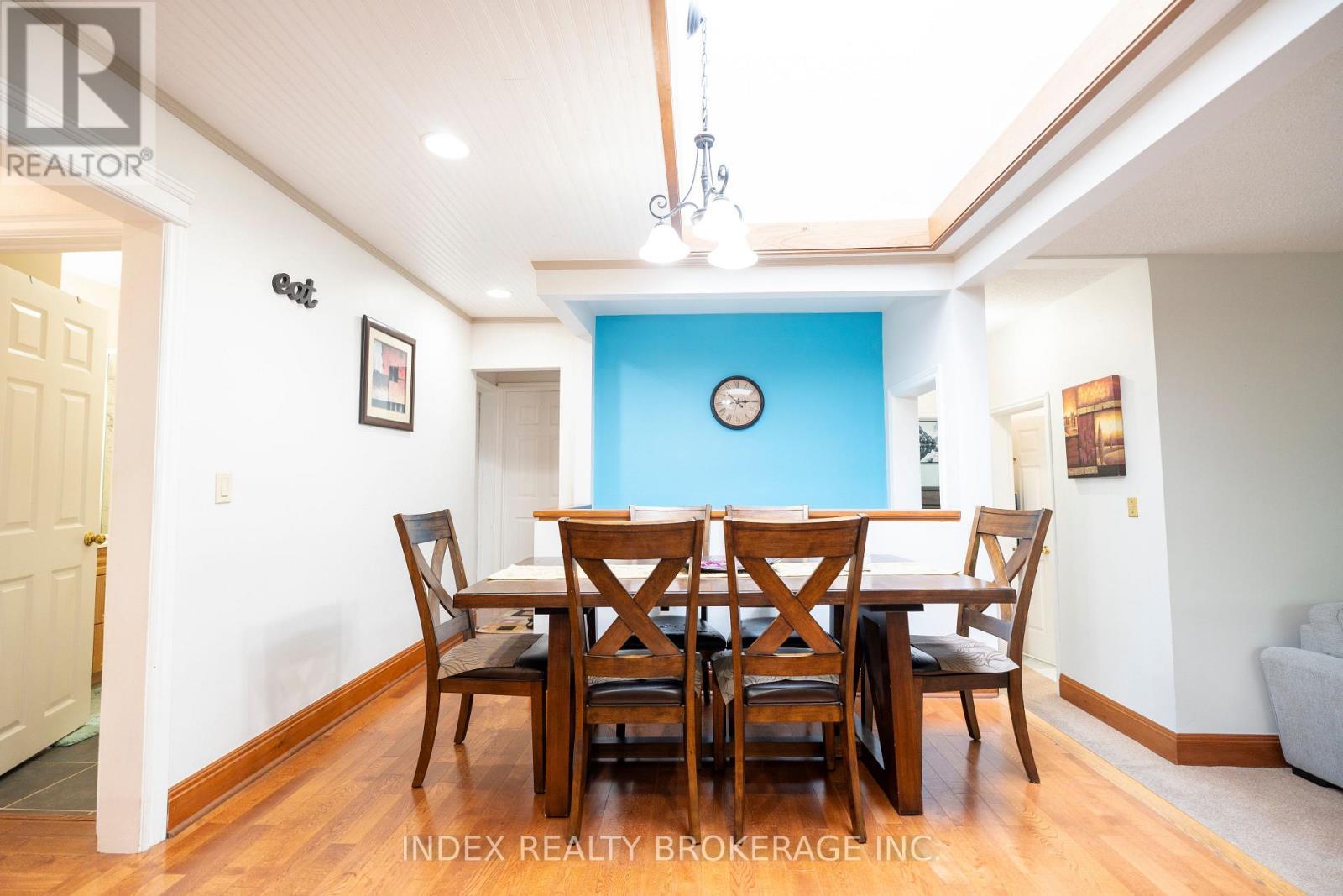 1073 Kent Avenue E, Oakville, ON - Indoor Photo Showing Dining Room