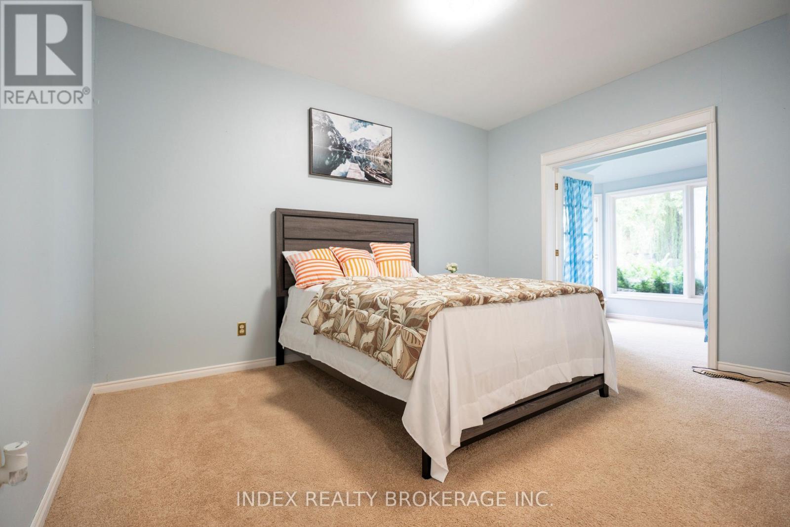 1073 Kent Avenue E, Oakville, ON - Indoor Photo Showing Bedroom