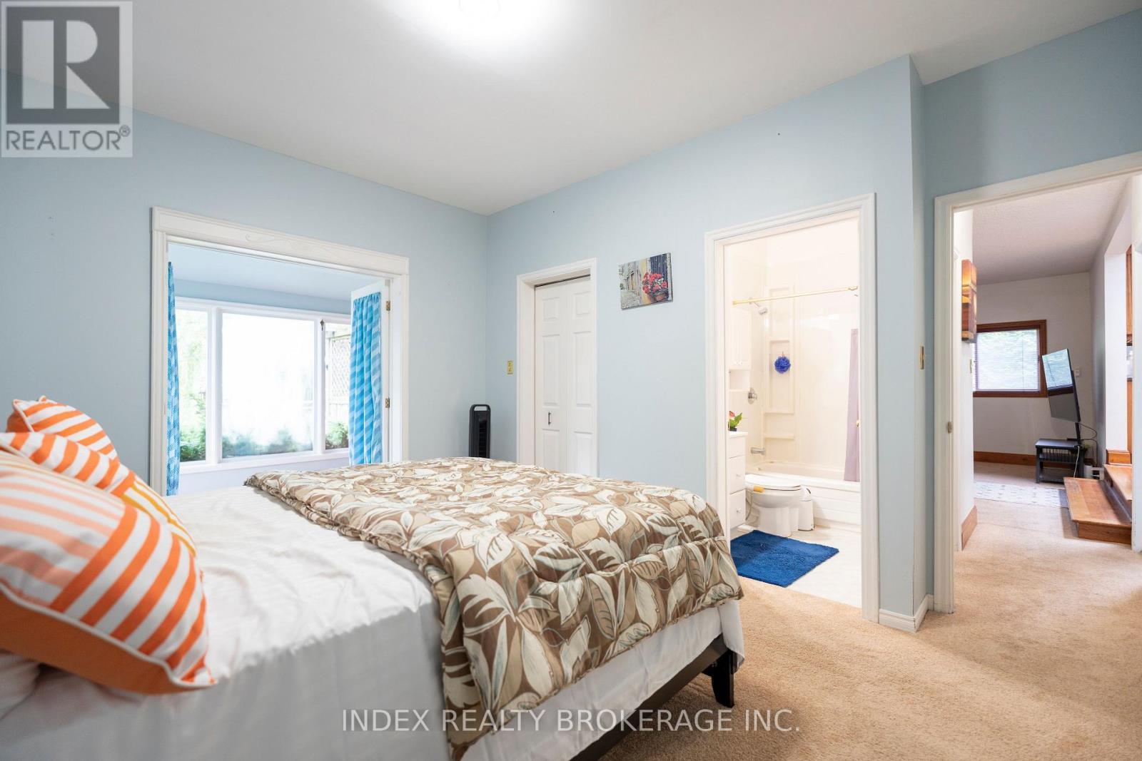1073 Kent Avenue E, Oakville, ON - Indoor Photo Showing Bedroom