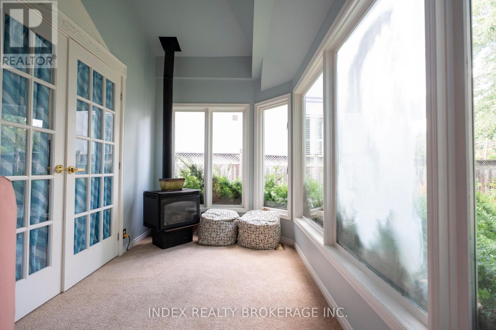 1073 Kent Avenue E, Oakville, ON - Indoor