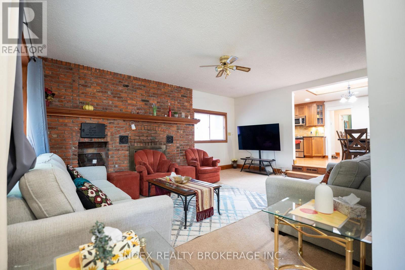 1073 Kent Avenue E, Oakville, ON - Indoor Photo Showing Living Room With Fireplace