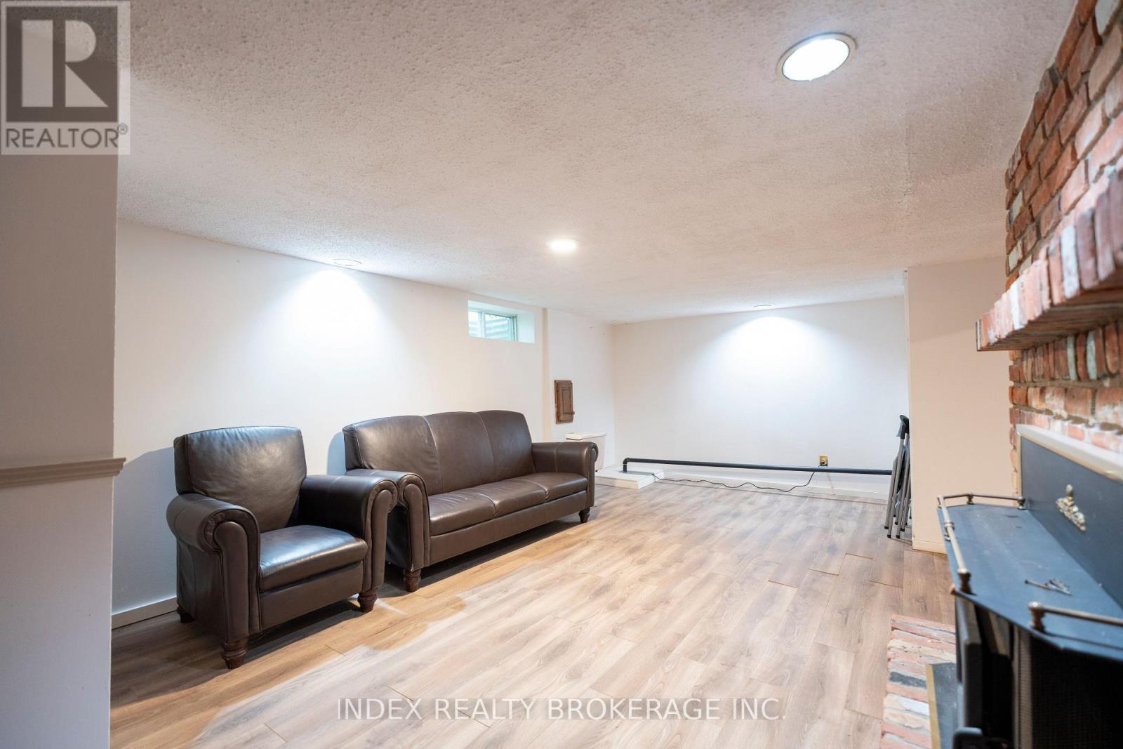 1073 Kent Avenue E, Oakville, ON - Indoor