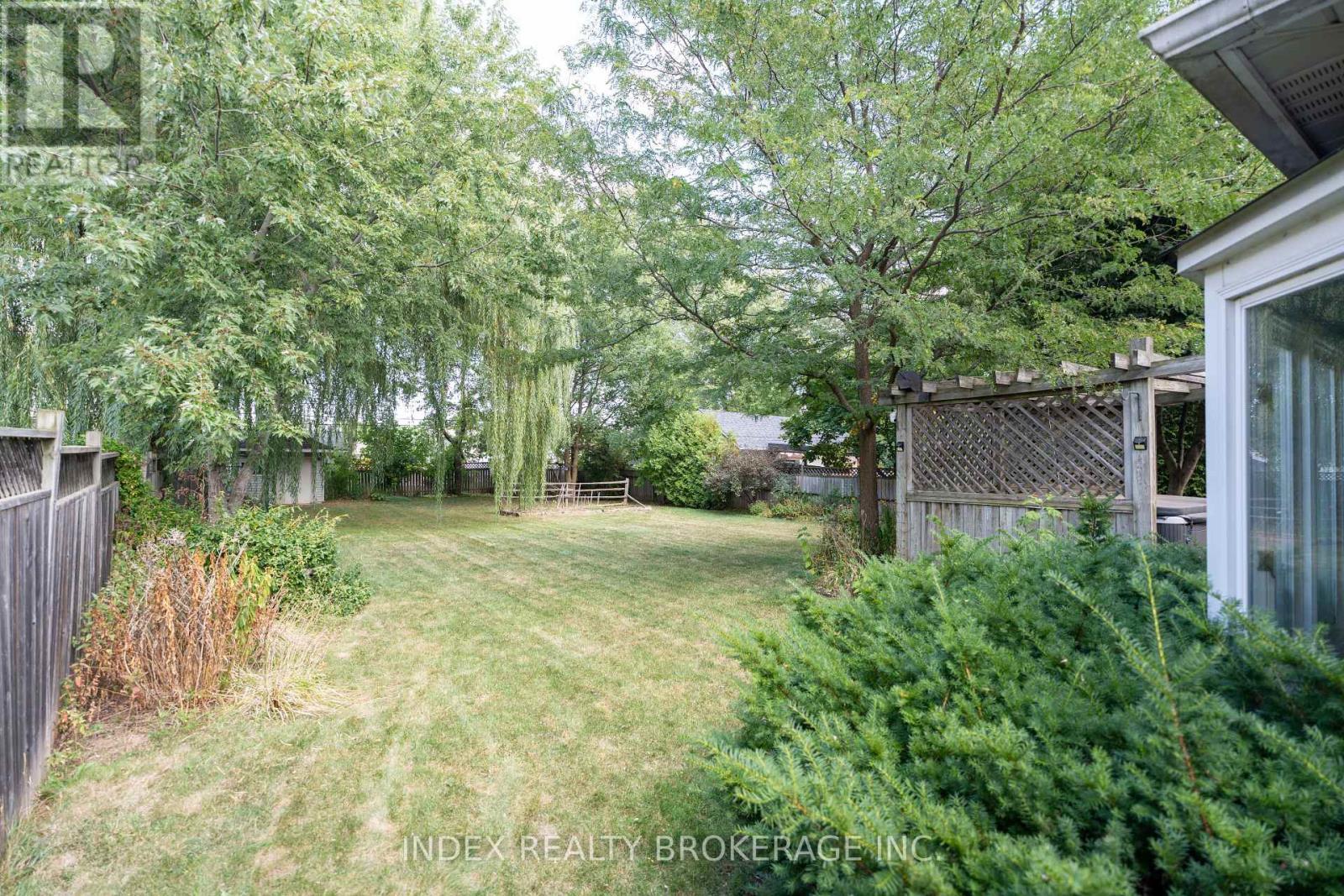 1073 Kent Avenue E, Oakville, ON - Outdoor