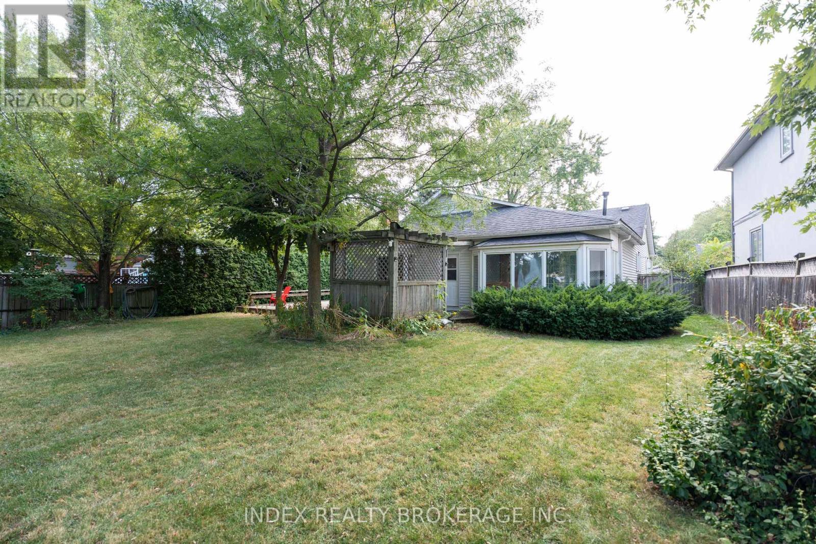 1073 Kent Avenue E, Oakville, ON - Outdoor