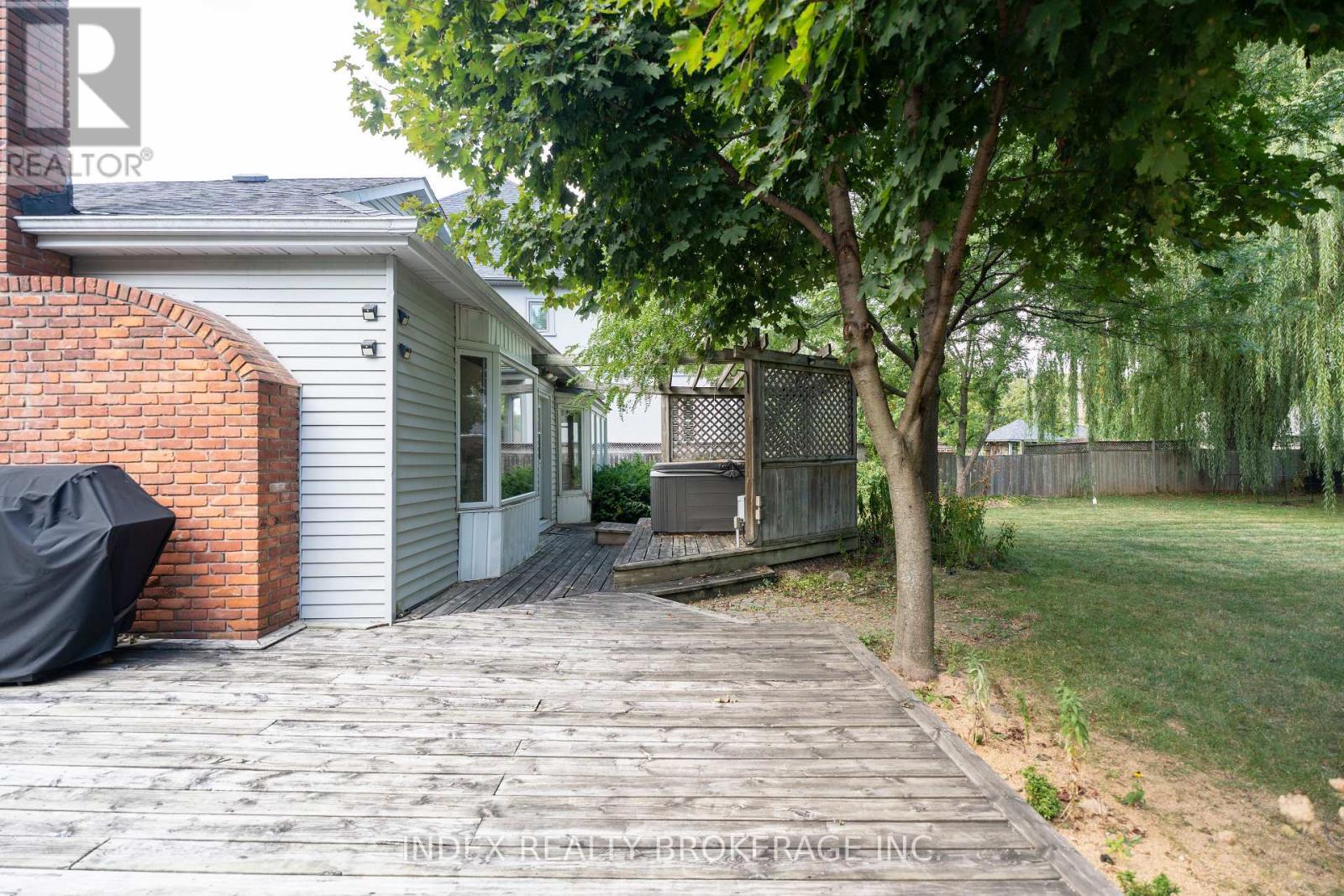 1073 Kent Avenue E, Oakville, ON - Outdoor
