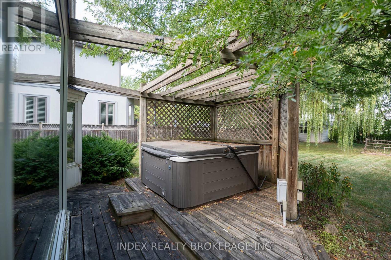1073 Kent Avenue E, Oakville, ON - Outdoor With Exterior