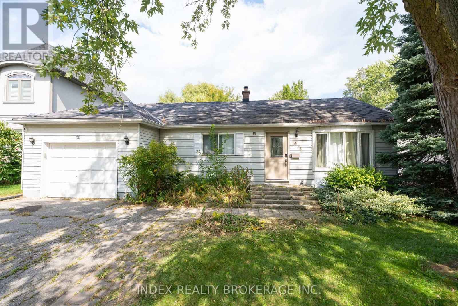 1073 Kent Avenue E, Oakville, ON - Outdoor