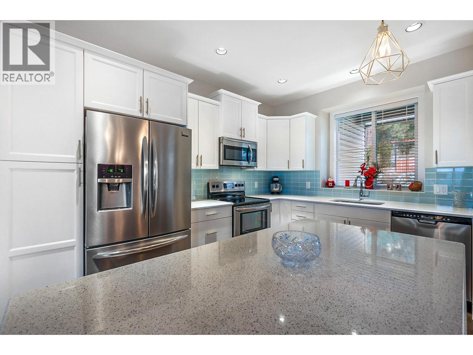 3166 Mustang Court, Kelowna, BC - Indoor Photo Showing Kitchen