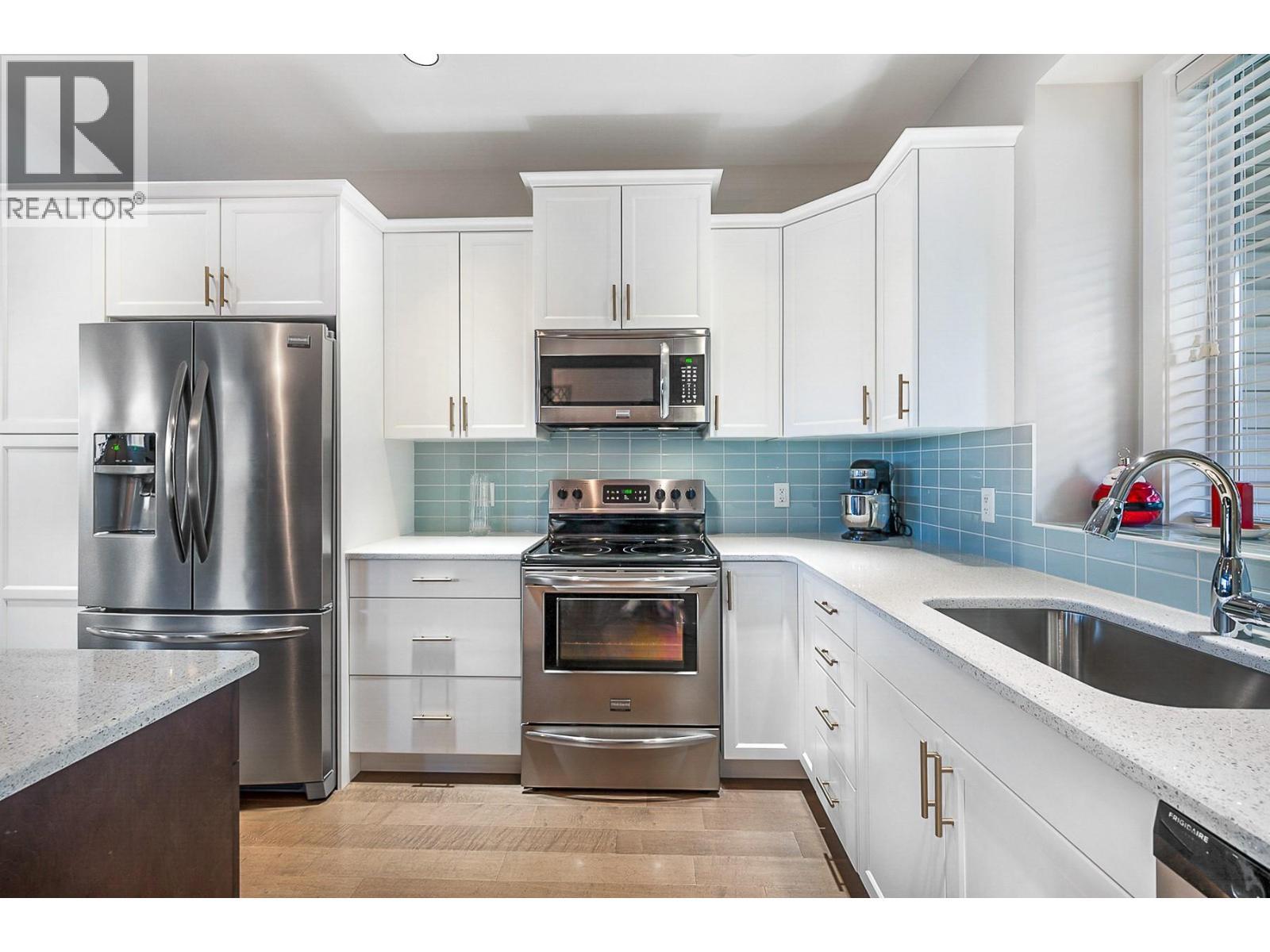 3166 Mustang Court, Kelowna, BC - Indoor Photo Showing Kitchen