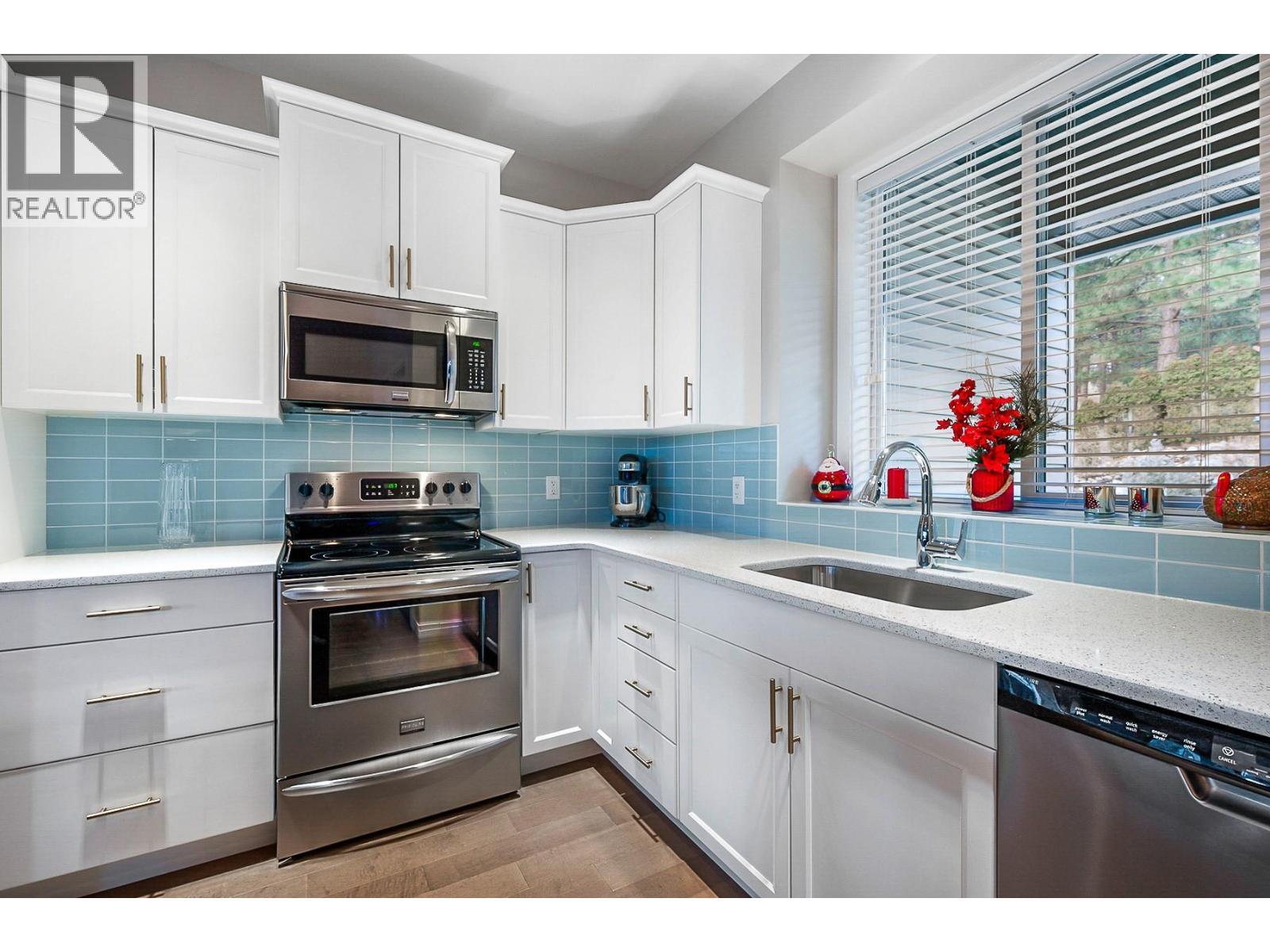 3166 Mustang Court, Kelowna, BC - Indoor Photo Showing Kitchen