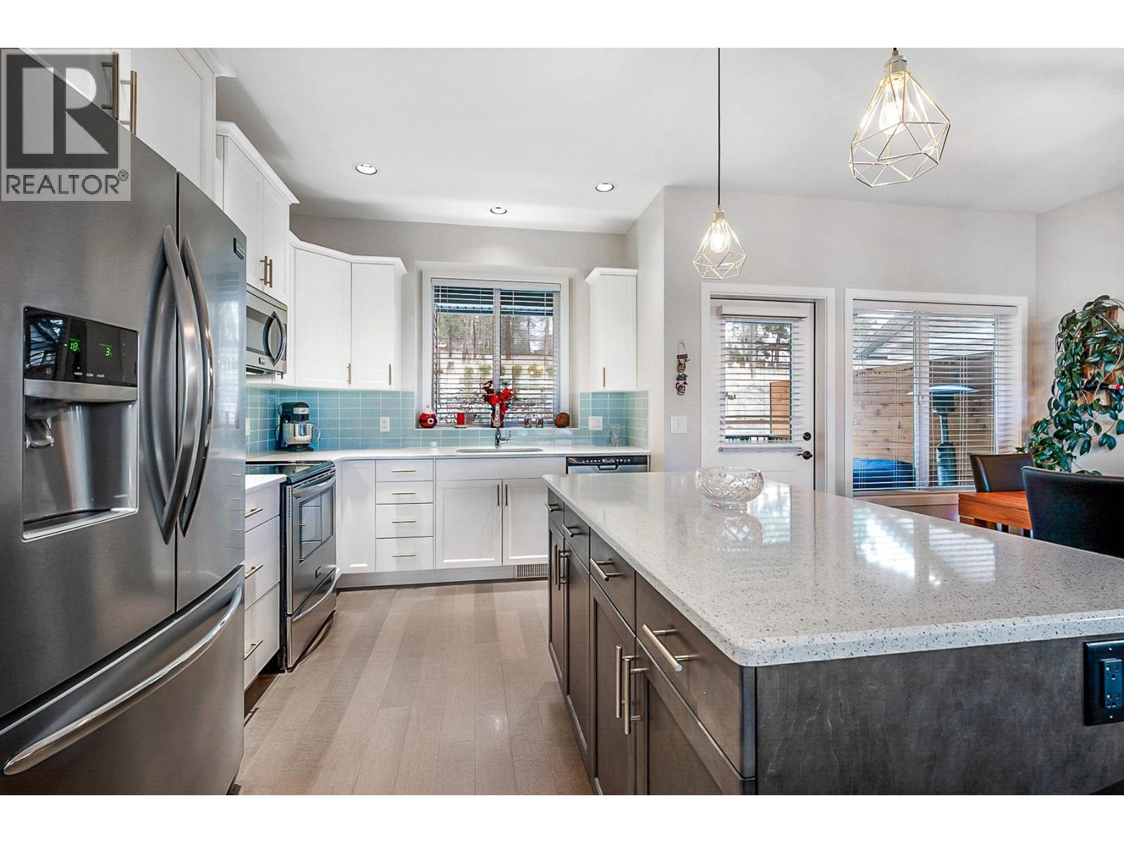 3166 Mustang Court, Kelowna, BC - Indoor Photo Showing Kitchen With Upgraded Kitchen