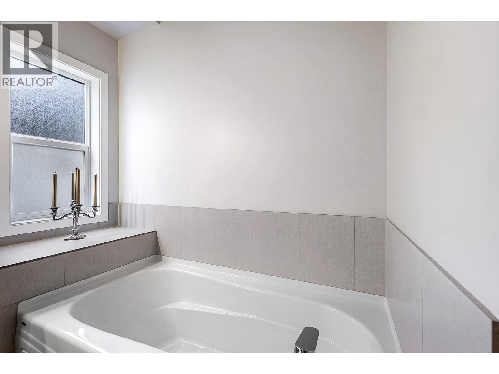 3166 Mustang Court, Kelowna, BC - Indoor Photo Showing Bathroom