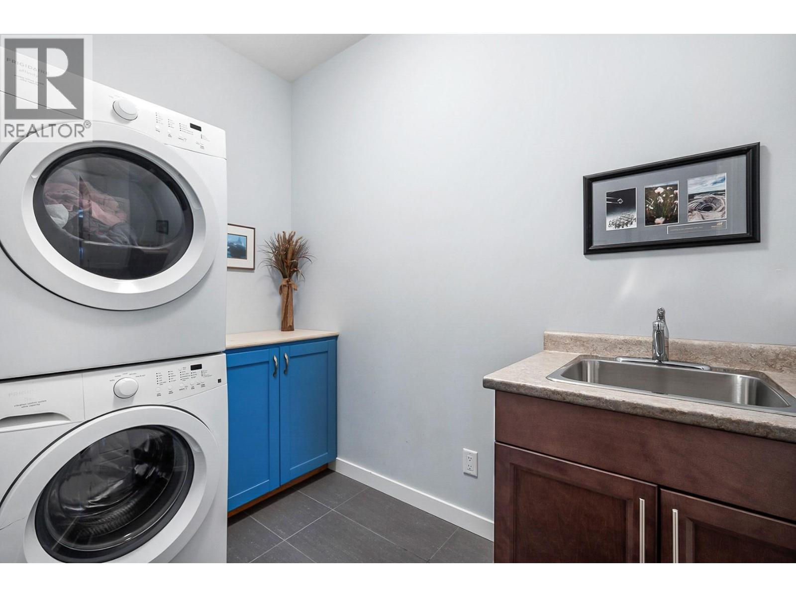 3166 Mustang Court, Kelowna, BC - Indoor Photo Showing Laundry Room