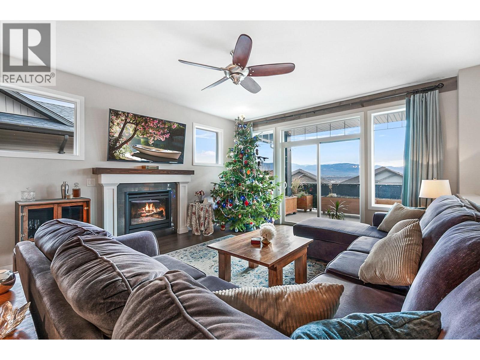 3166 Mustang Court, Kelowna, BC - Indoor Photo Showing Living Room With Fireplace