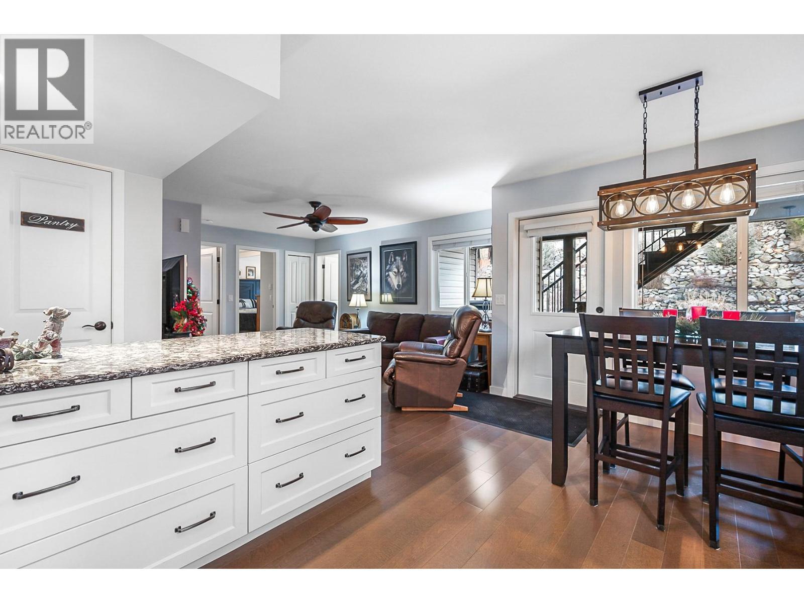 3166 Mustang Court, Kelowna, BC - Indoor Photo Showing Dining Room